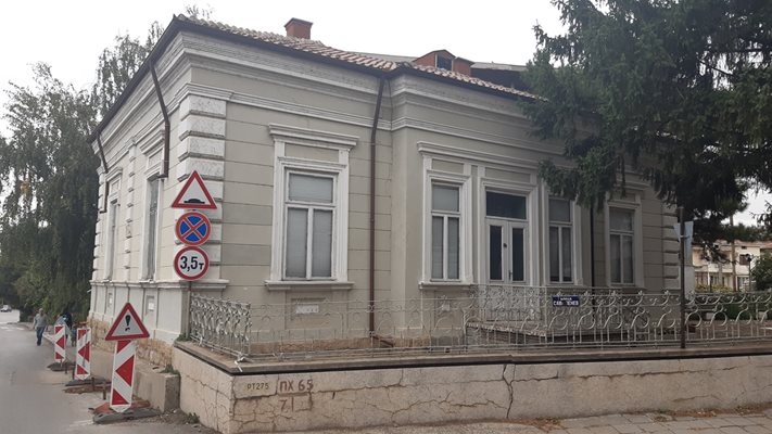 Улягане и незаконни преустройства са повредили Самоковлиевата къща