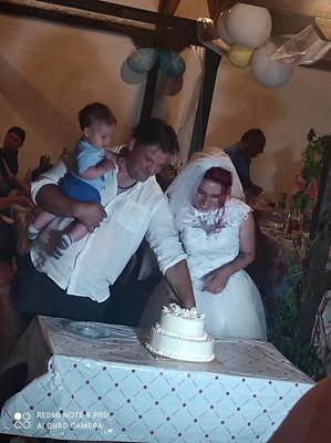 Семейно разрязване на тортата