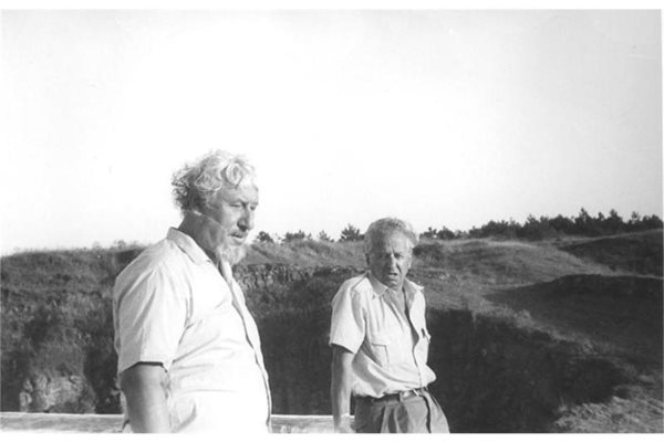 Веселин Андреев с приятеля си Радой Ралин (вляво) на почивка в Созопол, септември 1984 г.
СНИМКИ: ЛИЧИН АРХИВ