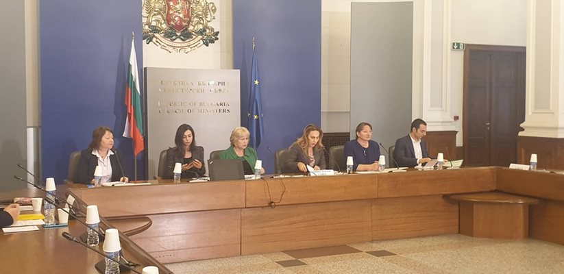 Минималната заплата не бе подкрепена на първата тристранка на социалната министърка Деница Сачева