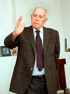 Николай Хайтов