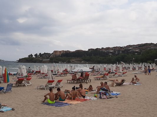 Плажовете край Созопол са едни от най-посещаваните по Южното Черноморие.
СНИМКА: ЕЛЕНА ФОТЕВА