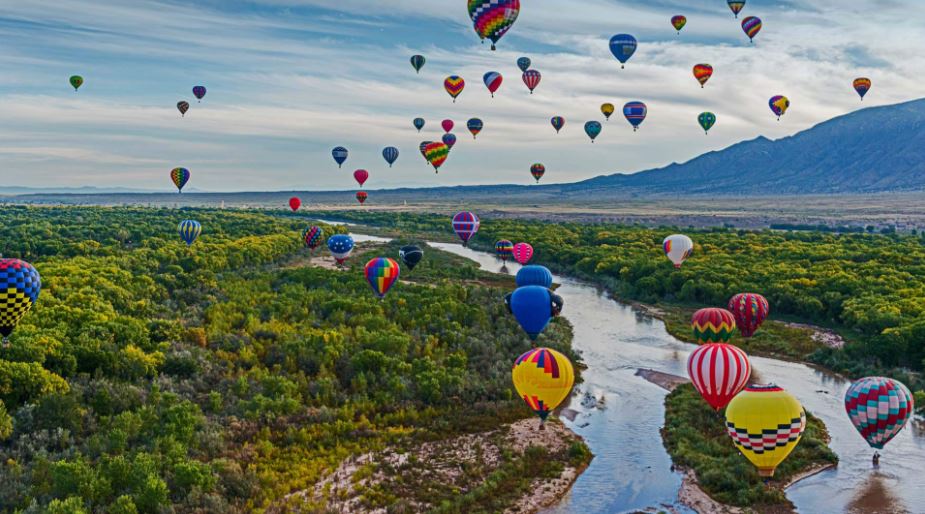 Започна фиестата на балоните с горещ въздух в Ню Мексико (Видео)