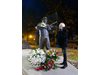 Лили Иванова поднесе цветята от концерта си в Шумен на паметника на Тодор Колев