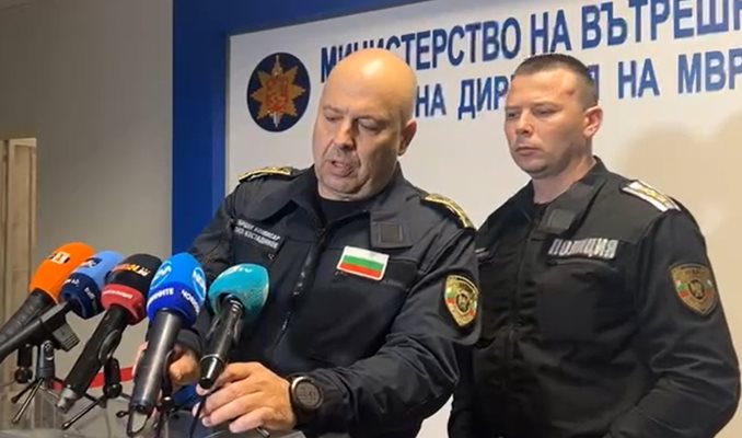 Шефът на пловдивската полиция Васил Костадинов и заместникът му Радослав Начев са категорични, че органите на реда ще останат в етническата махала в Стамболийски.