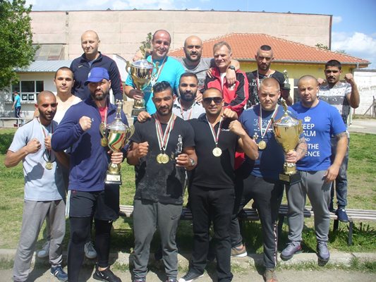За трета поредна година отборът на старозагорския затвор печели отборната купа в националния турнир по бокс между затворите в България.