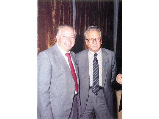 С поета Павел Матев (вляво) на международна писателска среща в София,1984 г.