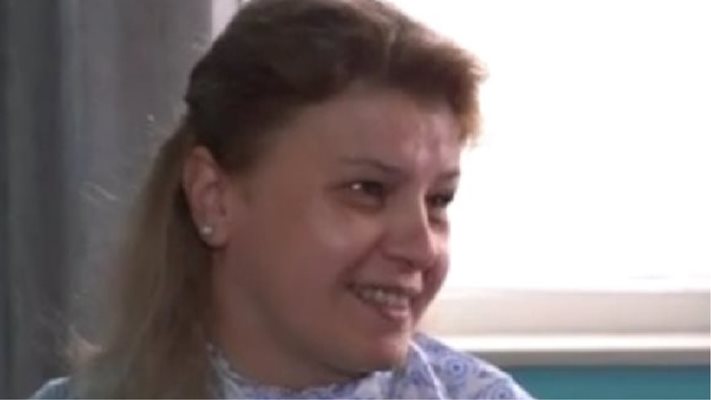 Майката е доволна от отличния успех на дъщеря си