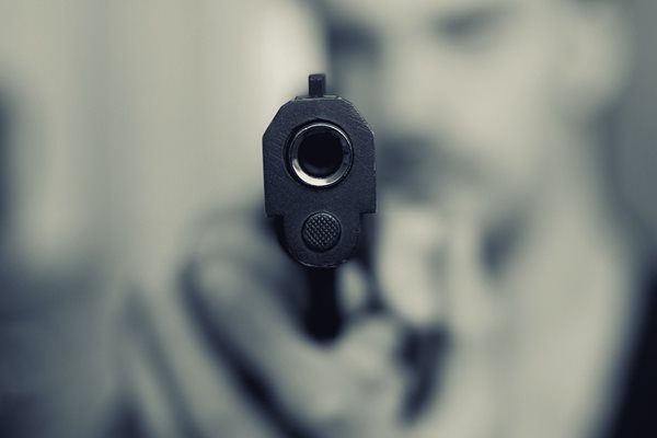 Пуснаха без обвинение мъжа, с чийто пистолет детето на Божанков простреля друго в Арбанаси
