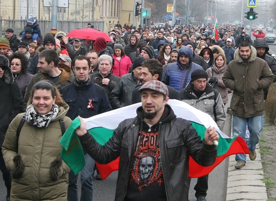 Протестиращите скандираха "Свобода за доктора".