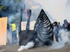 Счупени глави на 1 май в Париж,  Гърция блокирана от стачка