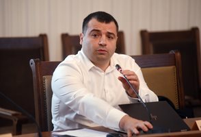 Константин Бачийски  е внесъл жалбата от името на ПП "СЕК".