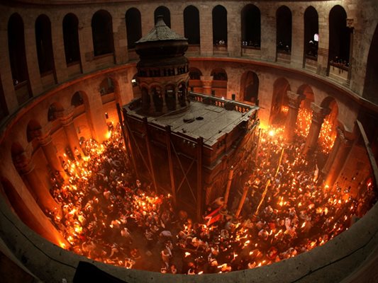 Храмът в Ерусалим, където слиза благодатният огън