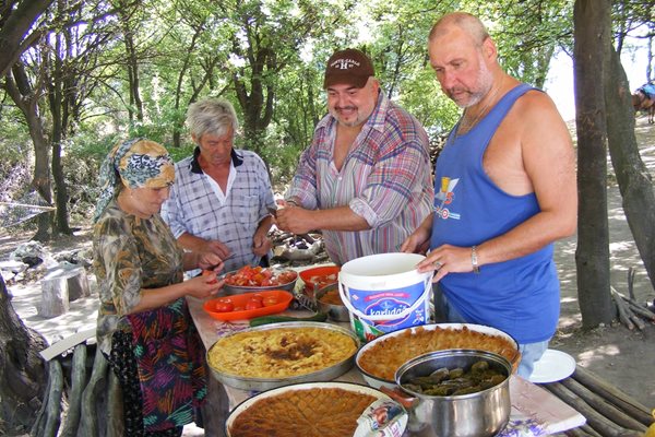 Бъчваров няма симптоми на коронавируса освен загубата на обоняние и вкус.