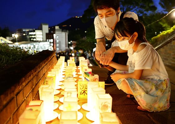 Японският град Нагасаки отбеляза 75-ата годишнина от американската атомна бомбардировка. Снимки: Ройтерс