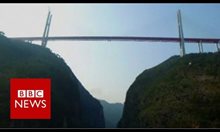 Висящ на 565 метра над дефиле, мостът Бейпанджан бе открит и стана най-високия мост в света