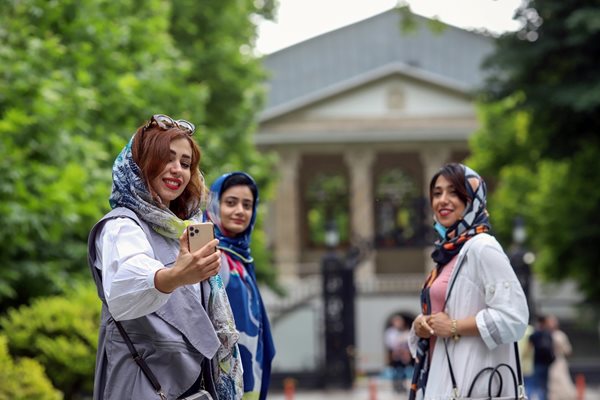 Младите жени в Иран не могат да се оженят без сертификат за девственост.