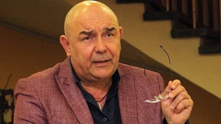 Актьорът и директор Калин Сърменов: Сатирата няма пари дори за тоалетна хартия