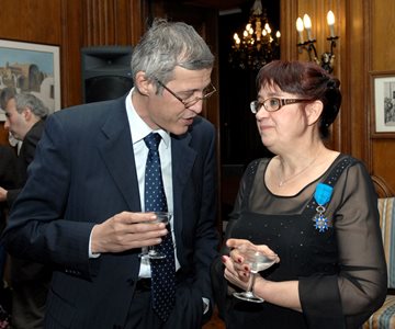 Росен Янков през 2010 г. във френското посолство на награждаването на колежката международник Мария Незнакомова с ордена “Кавалер на националния орден за заслуги към Франция”

СНИМКИ: “24 ЧАСА”