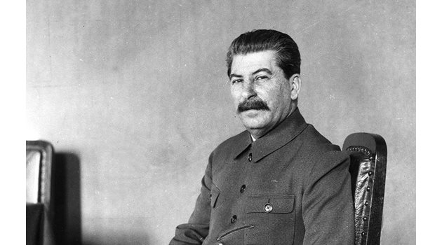 1926 г.: Сталин се среща за първи път с Коларов и Димитров, “набива им канчетата...”