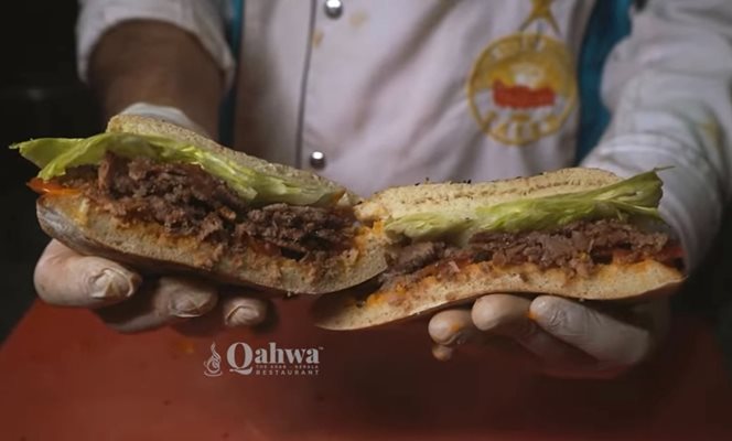 Турският дюнер "Томбик"
КАДЪР: Youtube / Tombik Sandwich Doner | Qahwa Kerala | Turkish Food