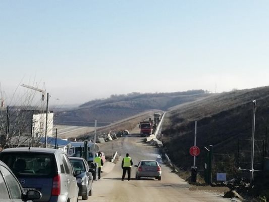 На площадката "Радиана" край Козлодуй допускат само служители и проверяващи. Снимки на автора и ДП РАО