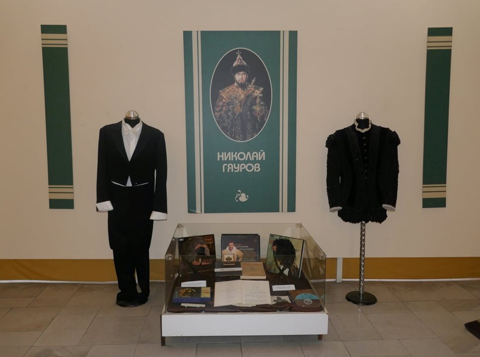 В музея във Велинград се пазят сценични костюми на Николай Гяуров.