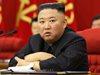 За първи път севернокорейци носят значки с лика на Ким Чен-ун