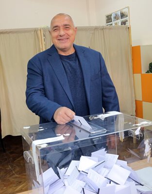 Два пъти кмет на София и три пъти премиер, Борисов не се бои от избори.