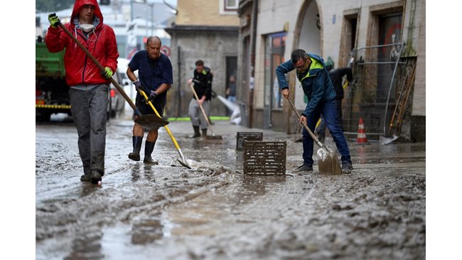 Three marauders captured in a flooded German city