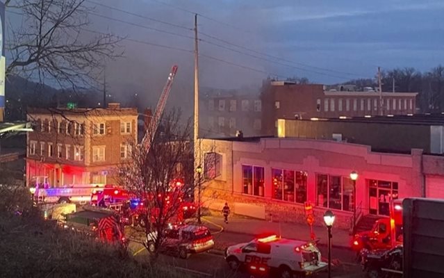 Експлозия и пожар имаше в шоколадова фабрика в Уест Рединг, Пенсилвания.
СНИМКА: СТОПКАДЪР NOVA