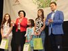 Даниел Панов и Ивелина Василева
наградиха участници в "Зелена олимпиада"