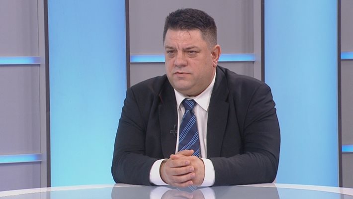 Атанас Зафиров: Радев взима страна в един чисто вътрешнопартиен процес