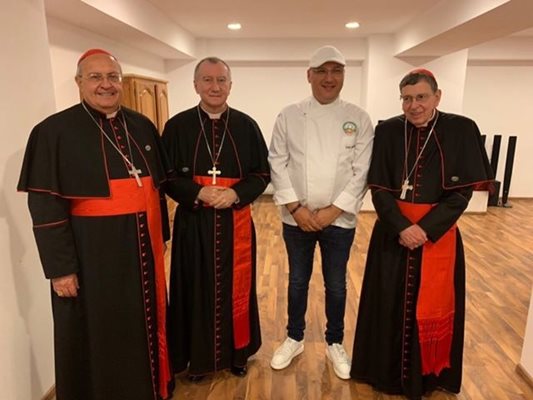 Шеф Манчев с кардиналите