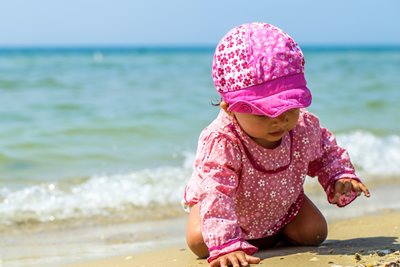 Опасностите за детското здраве на плажа