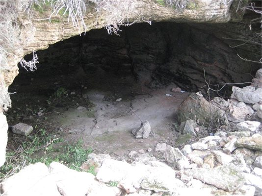 Пещерата на нос Калиакра, където се предполага, че е гробът на Саръ Салтък. 
СНИМКА: АВТОРЪТ