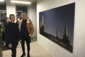 Димитър Митовски посрещна с "космически шум" гостите на новата си изложба (Снимки)