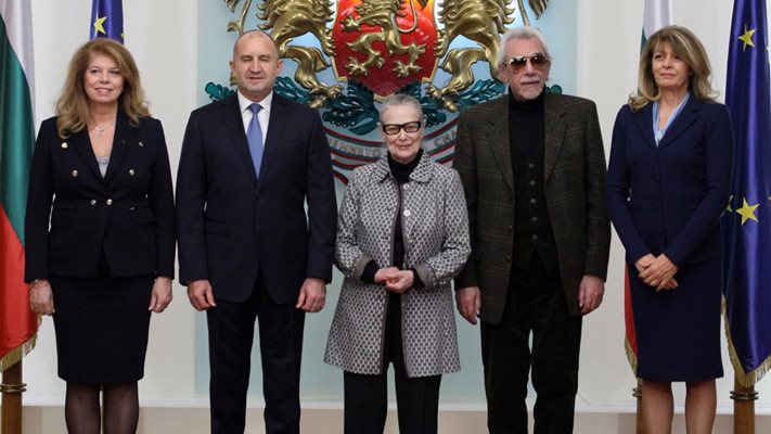 (СНИМКИ) Цветана Манева с почетен знак от президента