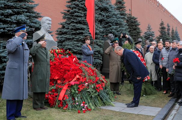 В Русия и Грузия честват 140 години от рождението на Сталин (Снимки)