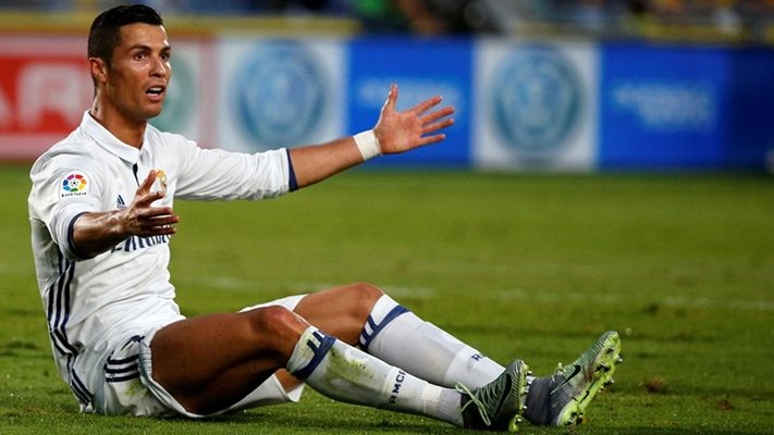 Кристиано Роналдо беше сменен двайсетина минути преди края на мача с "Лас Палмас"