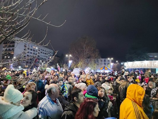 Хиляди граждани и гости от страната бяха дошли в Димитровград.