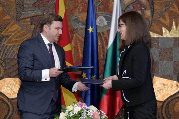 Външните министри на Северна Македония и на България Буяр Османи и Теодора Генчовска