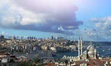 Рискът да живееш в Истанбул: таванът всеки момент може да се срути на главата ти