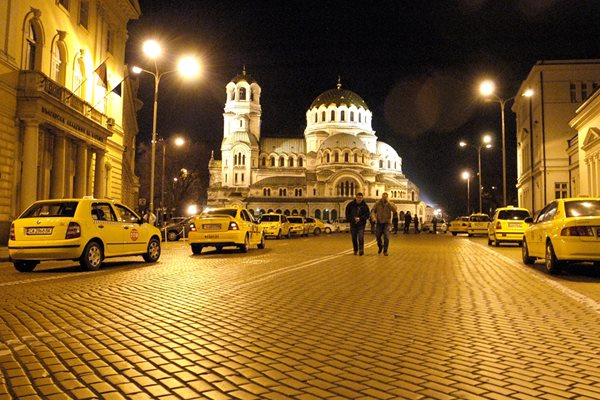 Таксиметровите водачи вероятно с радост ще включат в сметката задължителен бакшиш, ако бъде

разрешено.



СНИМКА:

“24 ЧАСА”