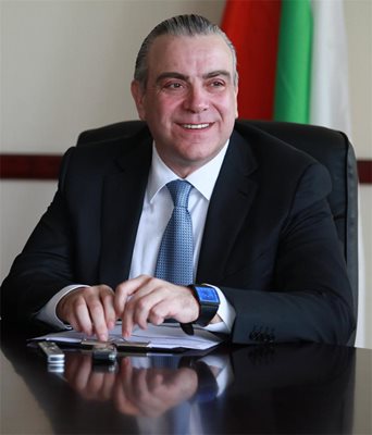 Министърът на културата: По улиците продължават да си ме наричат комисар Попов