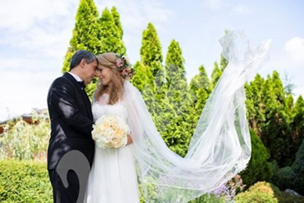 Сватбената фотосесия на младоженците, предоставена от тях специално на “24 часа”.