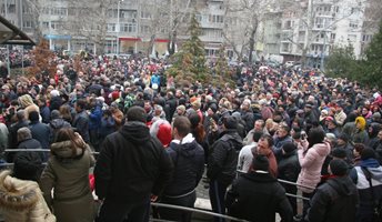 3000 в Пловдив тръгнаха да освобождават доктора (Обзор)