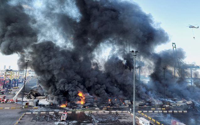 Пожарът в турското пристанище Искендерун е овладян. СНИМКА:Ройтерс