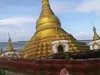 Будистка пагода потъна в река в Мианмар (Видео)