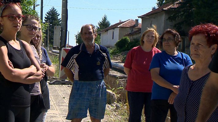 Жители на Козаново излизат на протест.